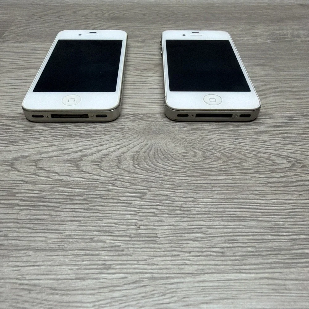 Apple iPhone 4S Model A1387 White Untested FOR PARTS OR REPAIR Lot Of Two